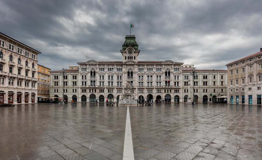 File:Ayuntamiento, Trieste, Italia, 2017-04-15, DD 10.jpg