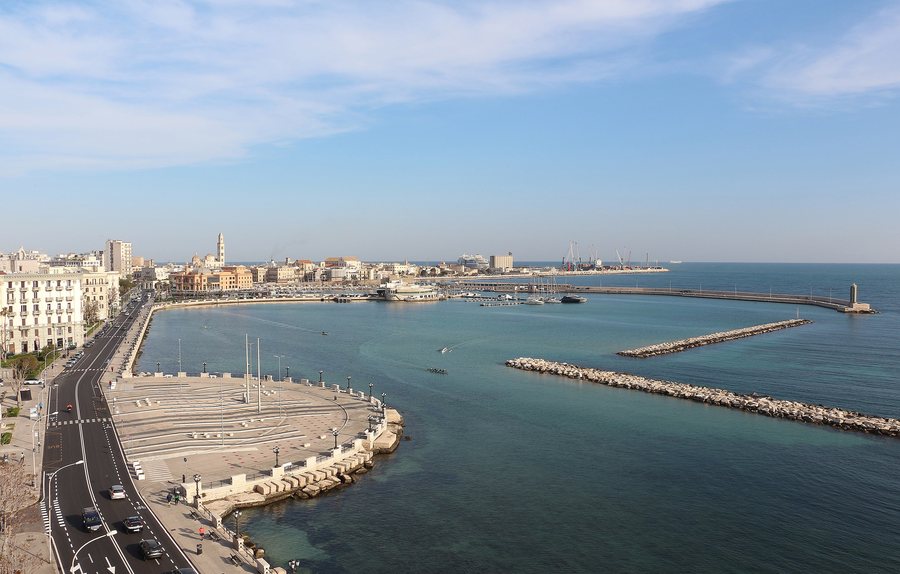 File:Lungomare (Bari) 02.jpg