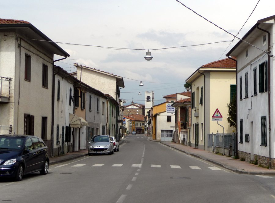 File:Chiesina Uzzanese, centro.jpg