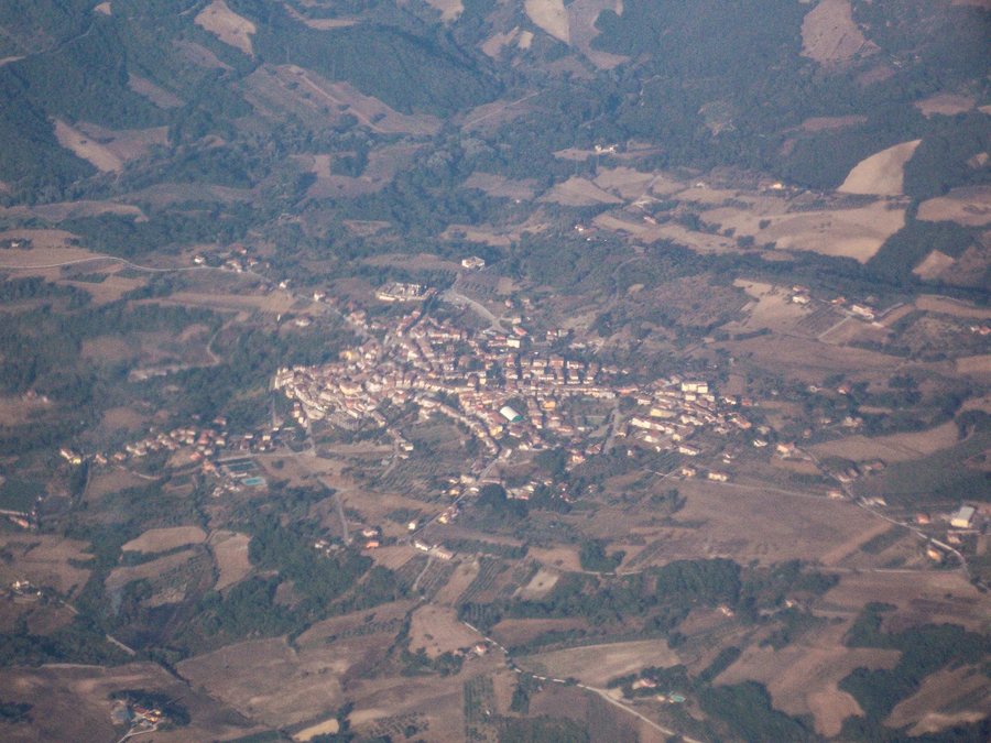 File:Pesco Sannita dall'aereo.jpg