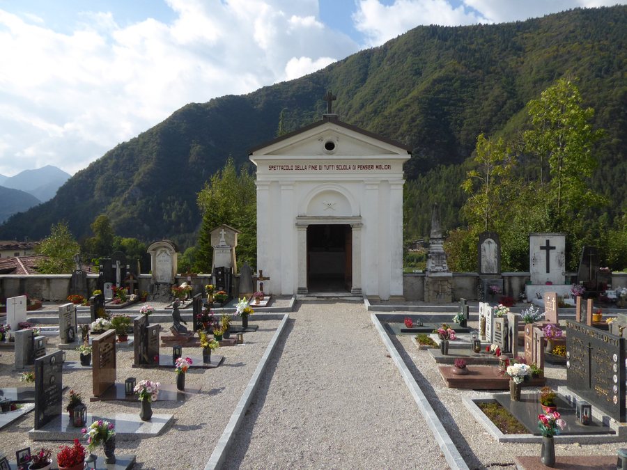 File:Cimitero di Locca 01.jpg