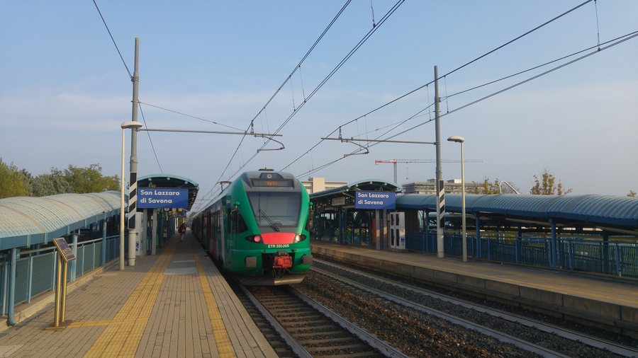 File:San Lazzaro di Savena railway station with train.jpg