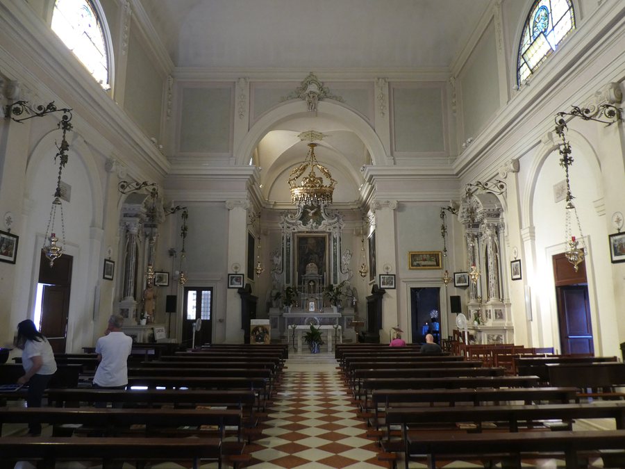 File:Fiesso d'Artico, chiesa della Santissima Trinità - Interno 01.jpg