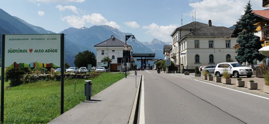 File:ITA — Region Trentino-Südtirol — Provinz Bozen–Südtirol — Bezirksgemeinschaft Vinschgau — Gde. Taufers im Münstertal — Puntweil 8 (Staatsgrenze) 2024-07-13 Mattes.jpg