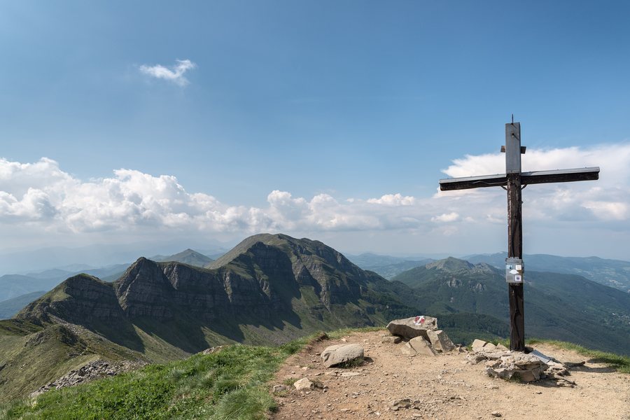 File:Cross - Monte Rondianaio, Coreglia Antelminelli, Lucca, Italy - June 3, 2017.jpg