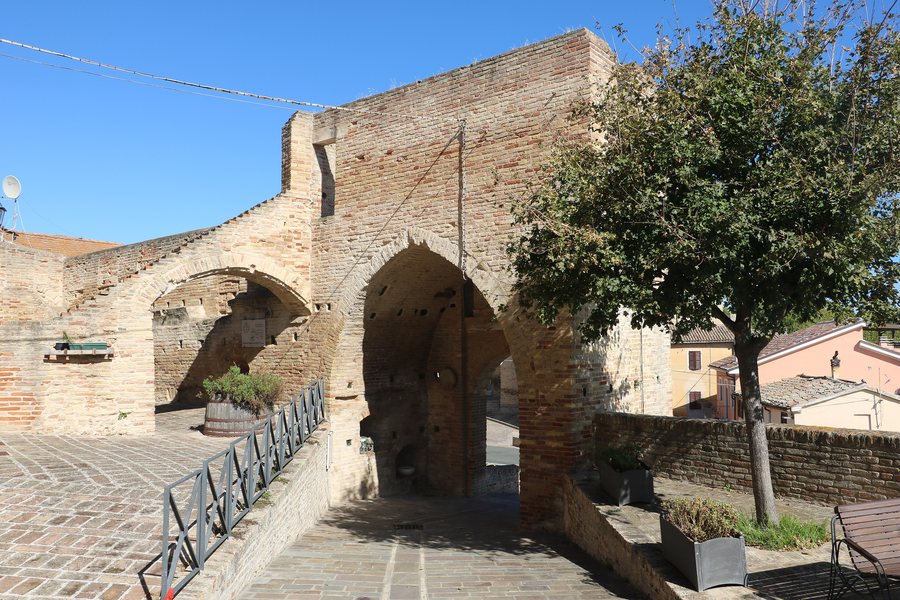 File:Castel d'Emilio - Agugliano 07.jpg