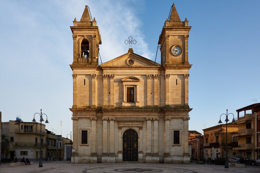 File:Chiesa Madre San Nicola di Bari Acate.jpg