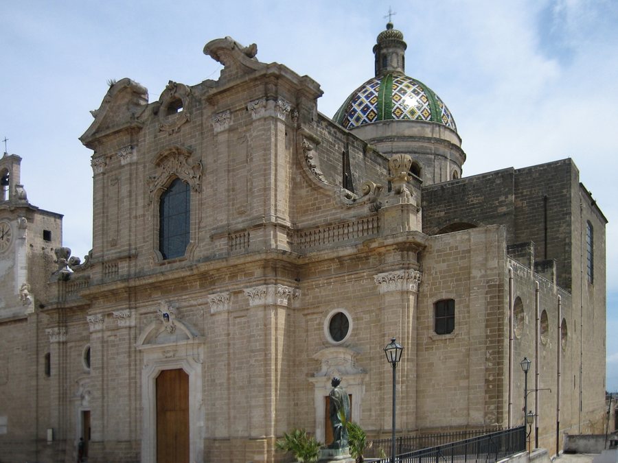 File:Oria Basilica Cattedrale.jpg