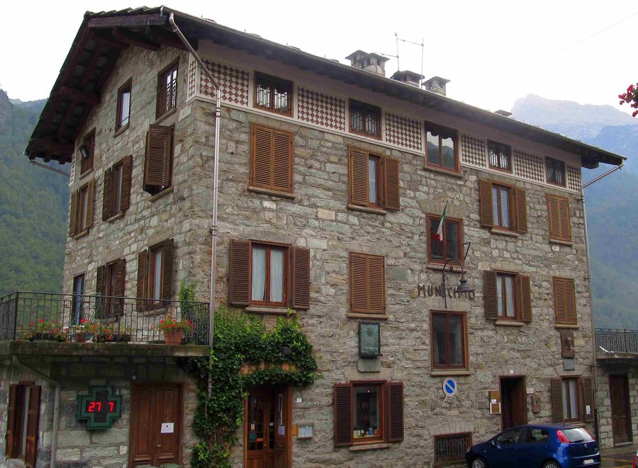 File:Ala di stura municipio.jpg