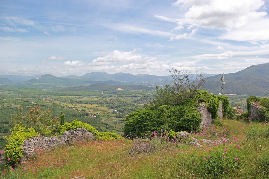 File:Castello di Roccaravindola.jpg
