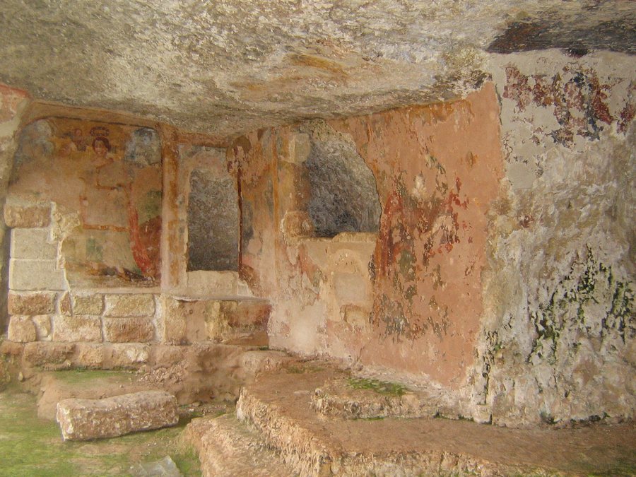 File:Cripta di Sant'Apollonia San Dana.jpg
