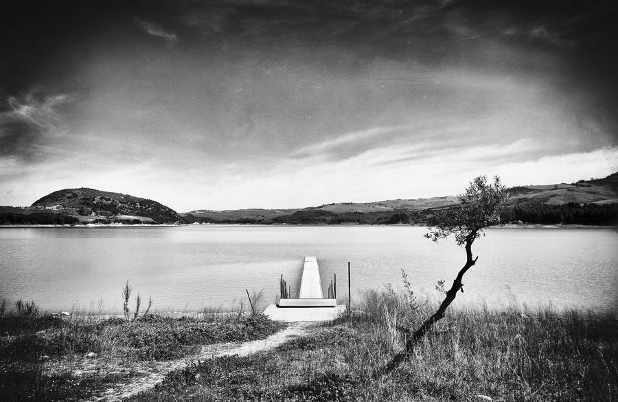 File:Lago di Guardialfiera - Molise.jpg