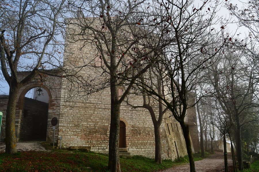 File:Arcevia - Castello di Caudino (7).jpg