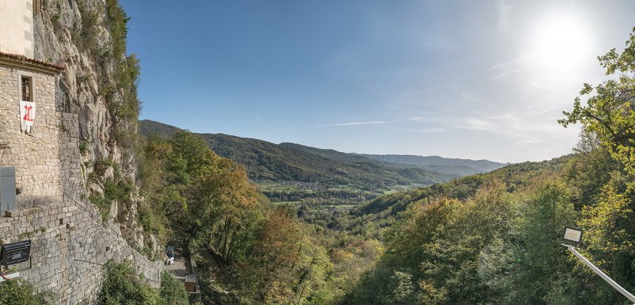 File:Vista da San Giovanni d'Antro - Pulfero, Udine, Italia - 31 Ottobre 2022.jpg