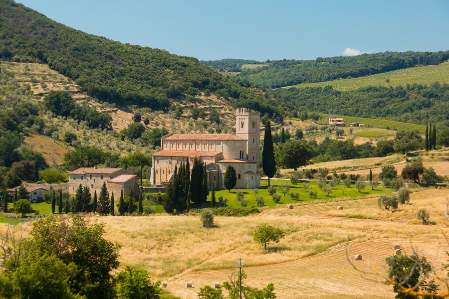 File:Abbazia di Sant'Antimo - Castelnuovo dell'Abate - Montalcino - Province of Siena, Tuscany, Italy - 17 June 2013.jpg