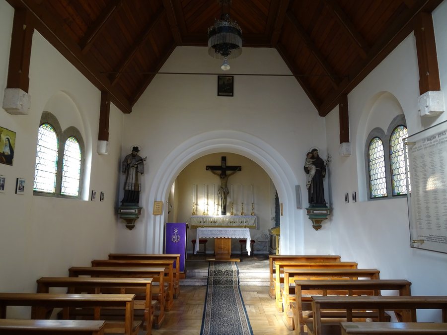 File:Stava, chiesa dell'Addolorata - Interno.jpg
