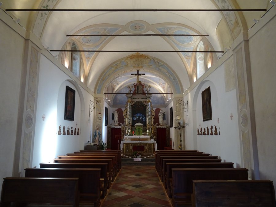 File:Bellamonte, chiesa di Santa Maria della Neve - Interno 01.jpg