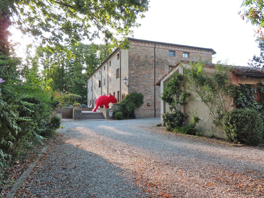 File:Castello (San Pietro in Cerro) - Locanda del Re Guerriero 2022-08-09.jpg