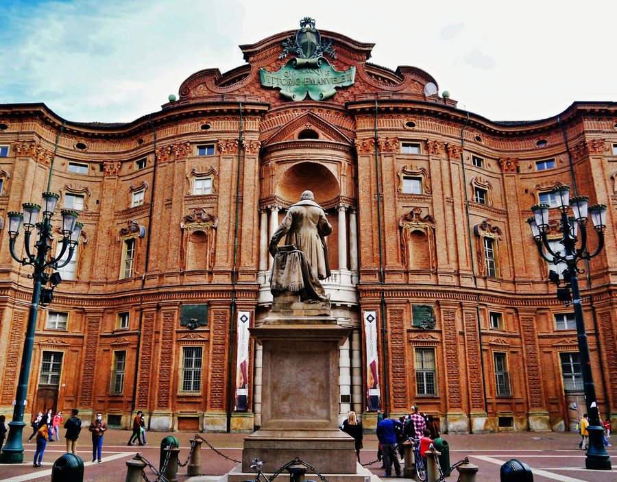 File:Torino Palazzo Carignano Esterno 2.jpg