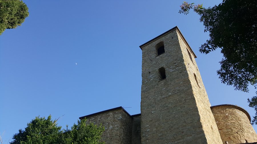 File:Sogliano al Rubicone.. Montetiffi.jpg
