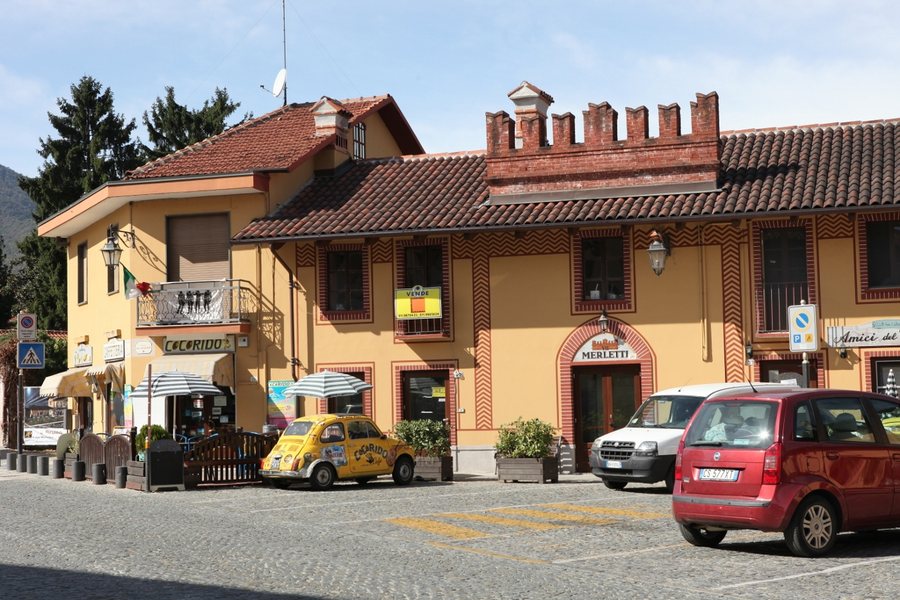 File:Bruino 10-2011 - panoramio (1).jpg