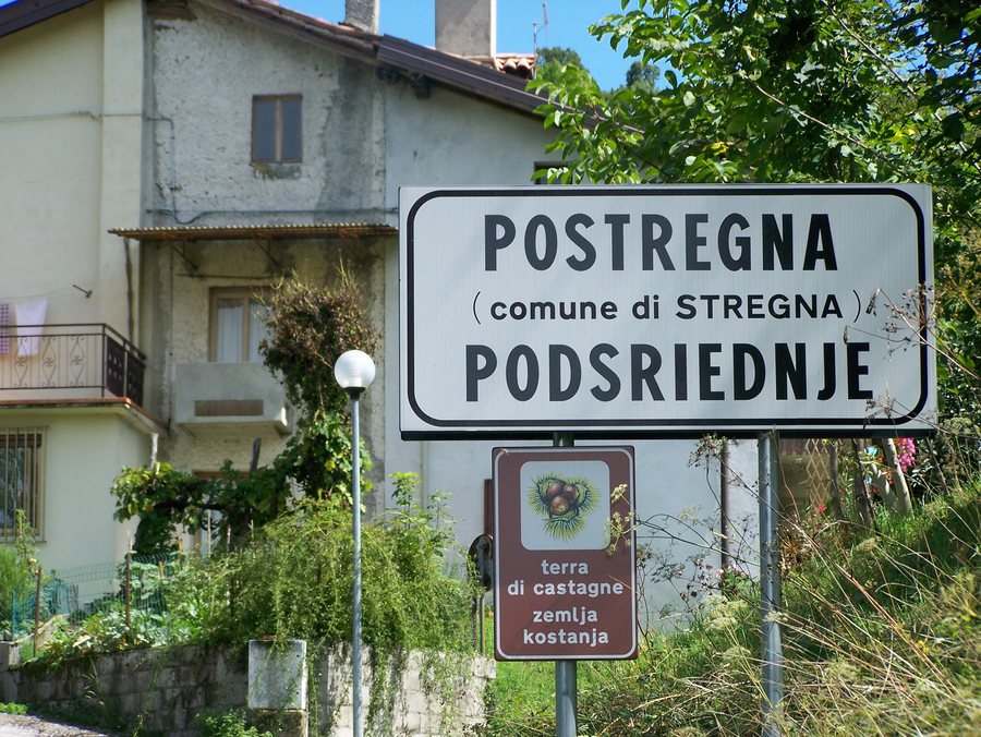 File:Stregna (UD) - frazione Postregna - segnale inizio centro abitato.jpg