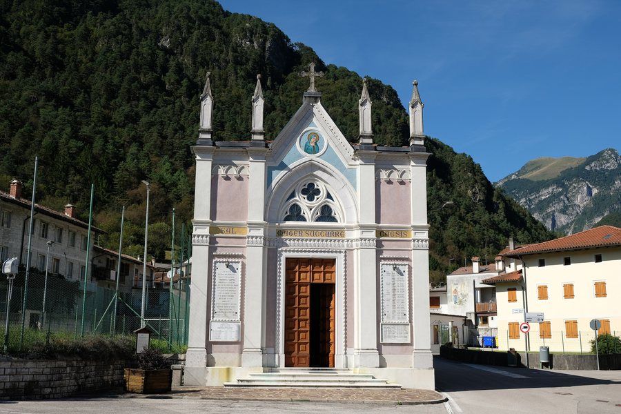 File:Chiesa della Madonna della salute (Tramonti di Sopra) 02.jpg