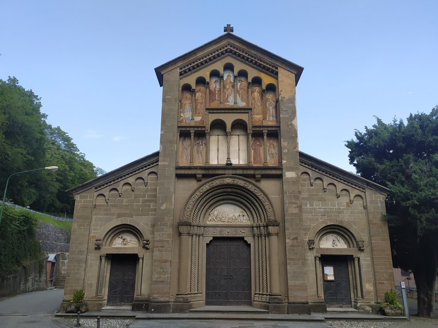 File:San Genesio, chiesa di Castagneto Po, Italia.jpg