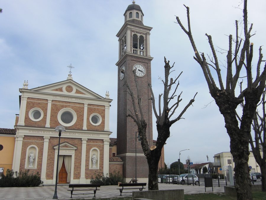 File:Chiesa di Sala dedicata a Santa Maria del Rosario.jpg