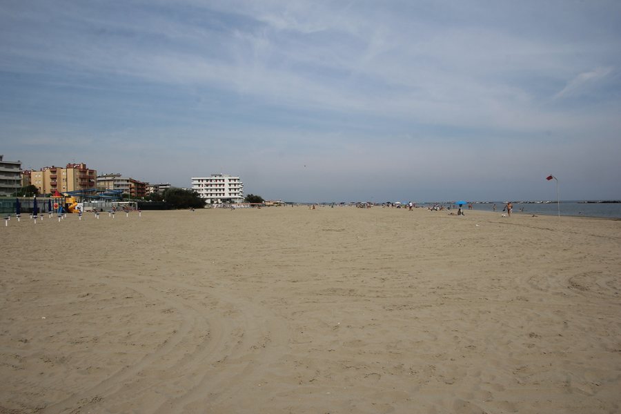 File:Ravenna, spiaggia di Punta Marina Terme (01).jpg