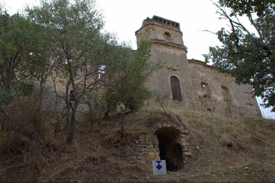 File:Casino della Contessa 5, Campomaggiore Vecchio, Basilicata.jpg