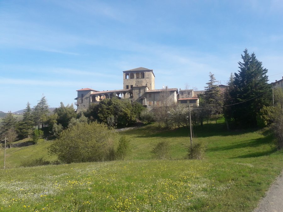 File:Castello Caminata Bramaiano.jpg