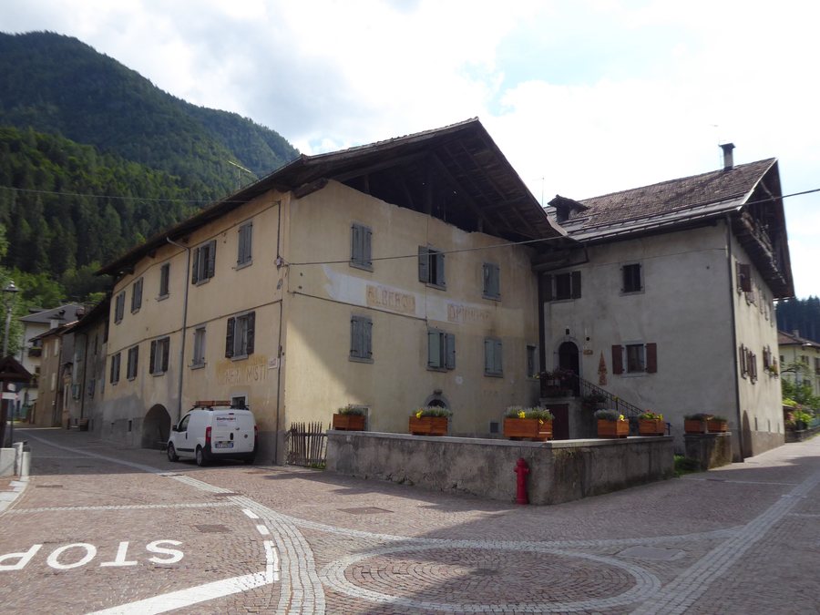 File:Bolbeno - Scorcio 01.jpg