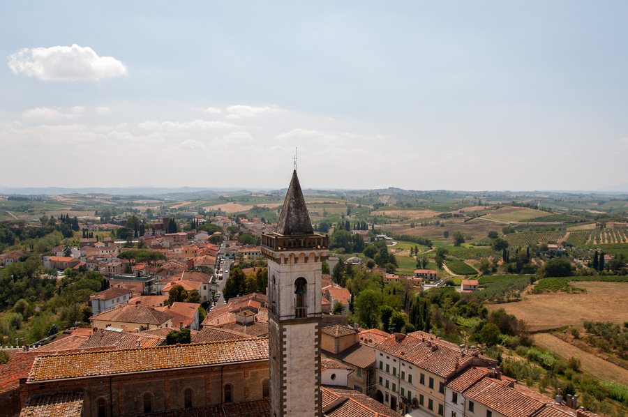 File:Vinci, Tuscany 05.08.2012.jpg