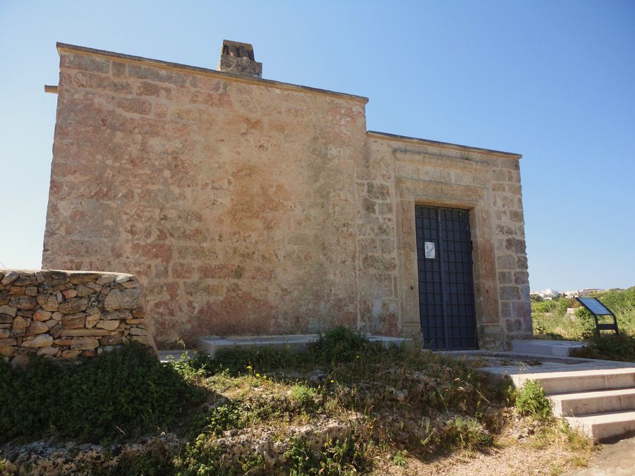 File:Cripta del Crocefisso Ugento.jpg