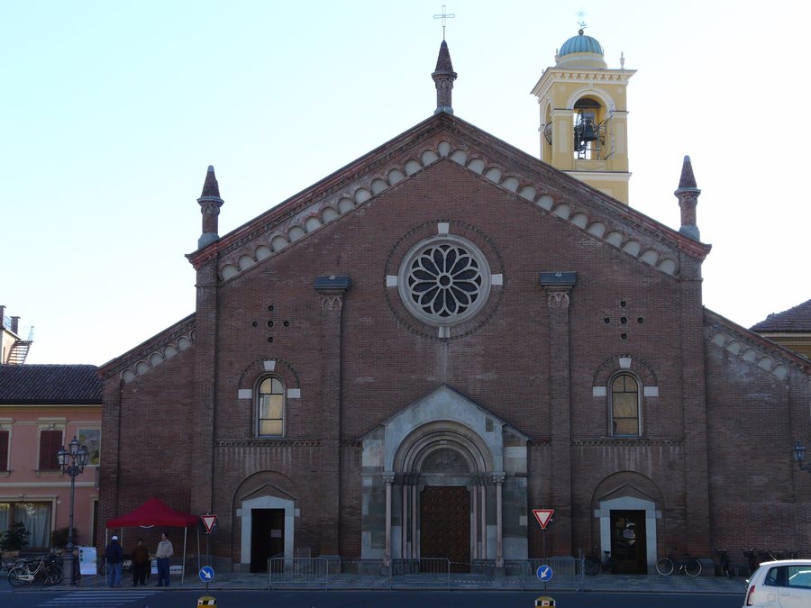 File:Castelnuovo Scrivia-chiesa ss pietro e paolo-facciata.jpg