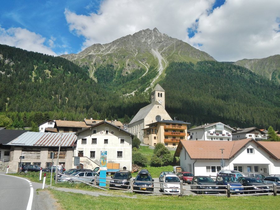 File:Reschen am See - panoramio.jpg