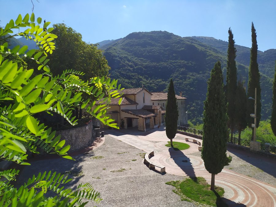 File:Santuario di Poggio Bustone , veduta 2.jpg