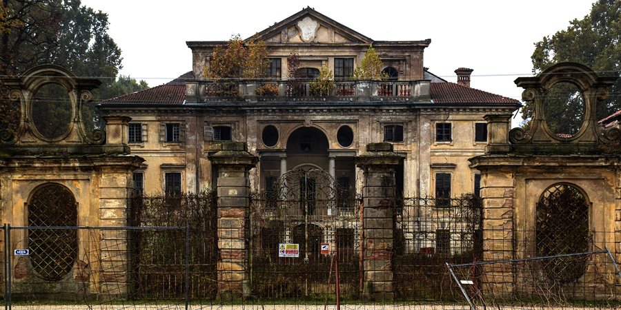 File:Villa Carpeneto, La Loggia, Italia.jpg
