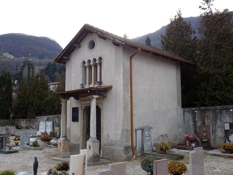 File:Vela, cappella dei caduti 02.jpg