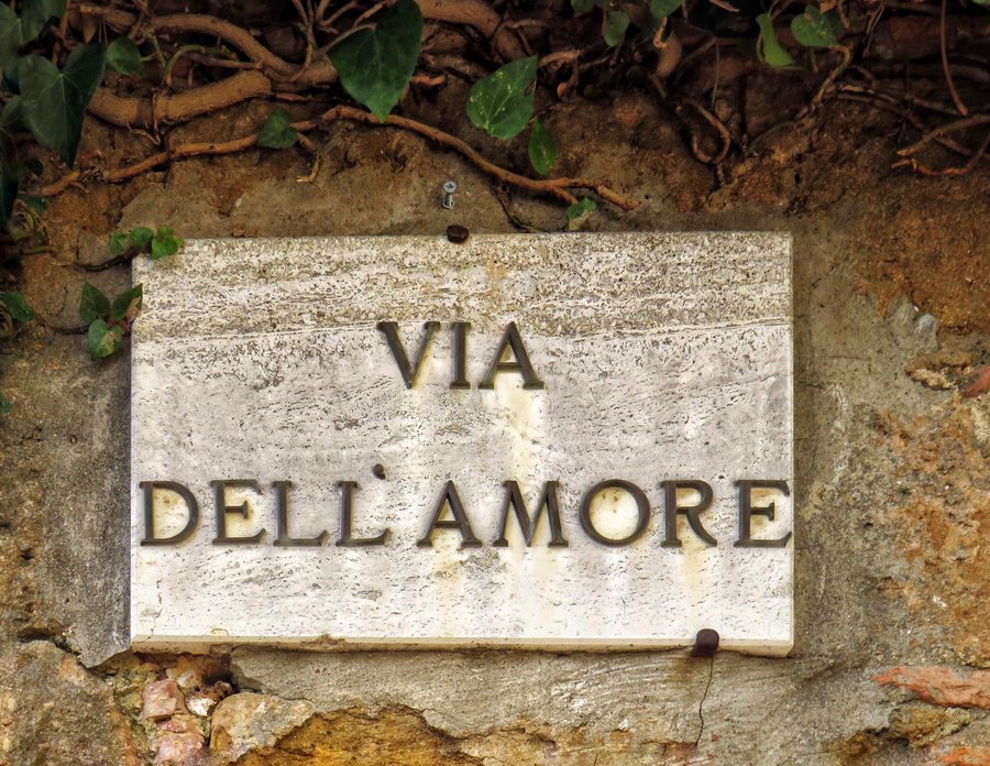 File:Pienza (Siena) Le vie romantiche - Via dell'Amore.jpg