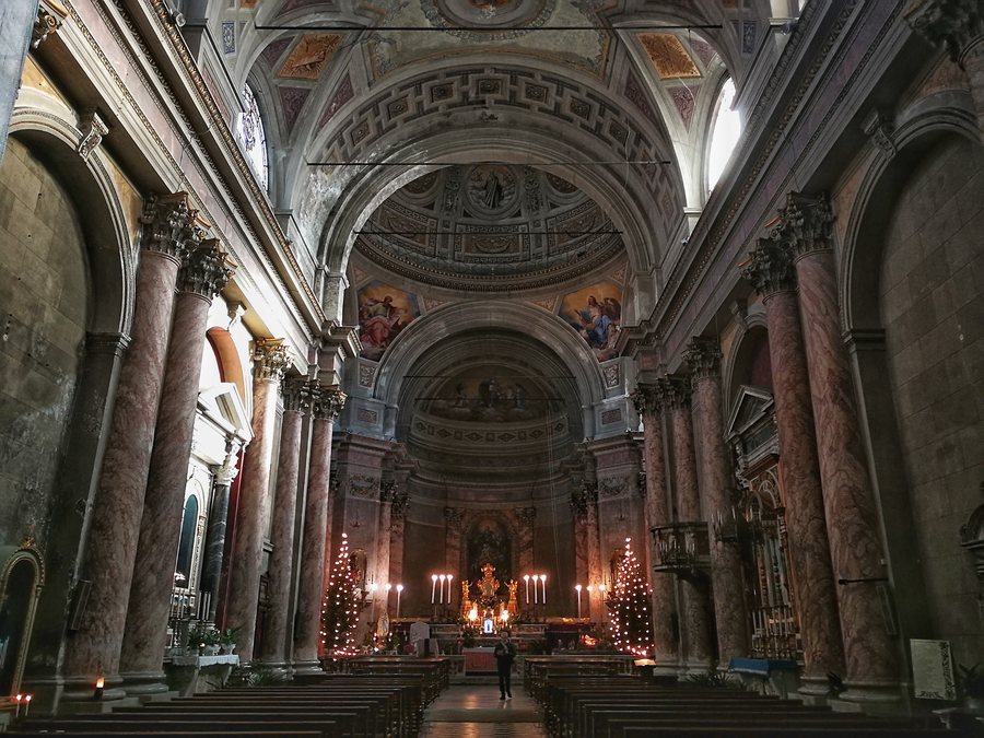 File:Chiesa di Santa Maria Assunta e San Jacopo (Lammari), interno.jpg