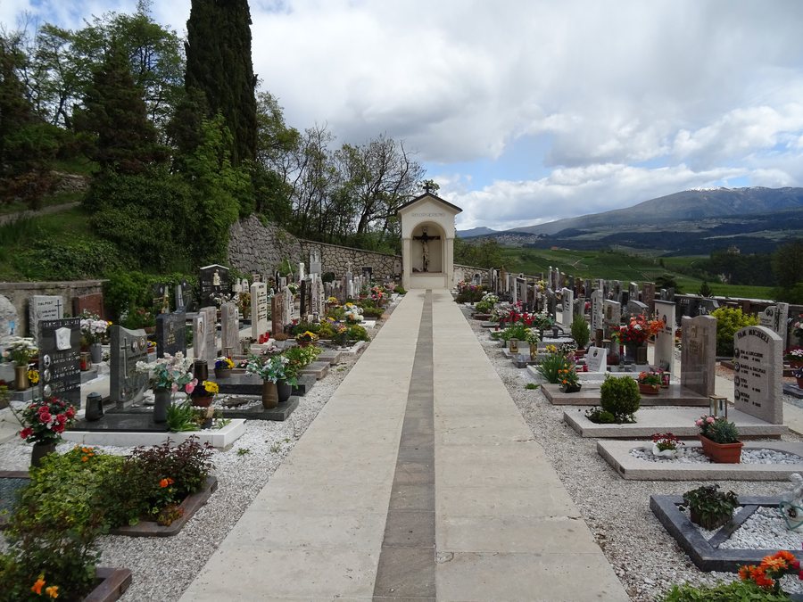 File:Cimitero di Terres 03.jpg