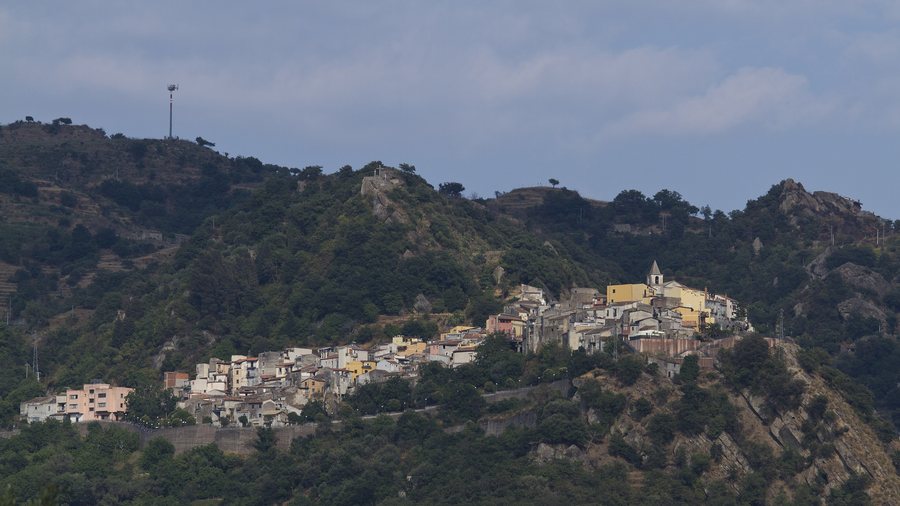 File:Motta Camastra - panoramio.jpg