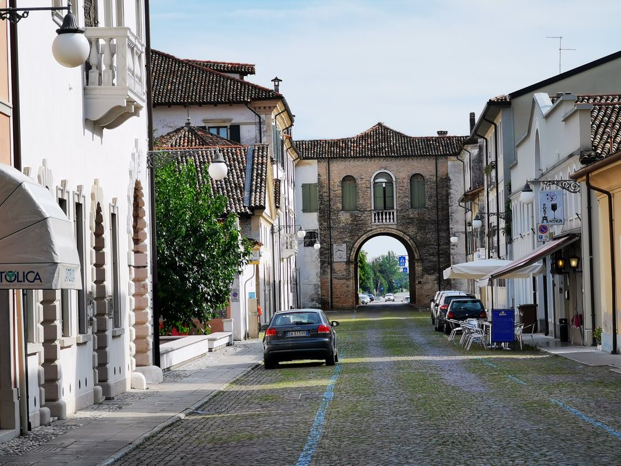 File:San Vito al Tagliamento veduta 06.jpg