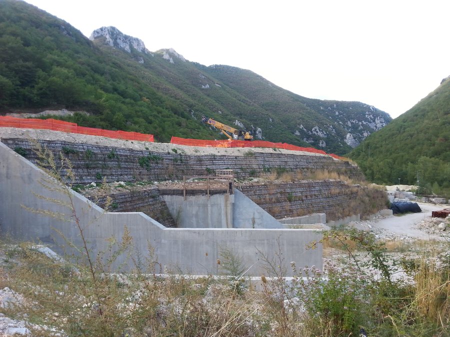 File:Cantiere SS4 Micigliano (sett 2017) rotatoria 01.jpg