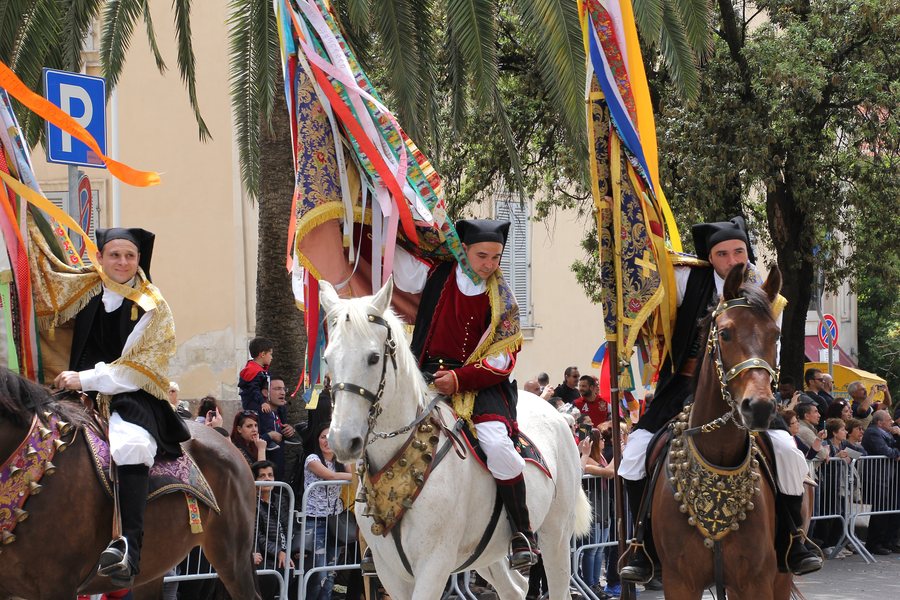 File:Pattada - Costume tradizionale (22).jpg