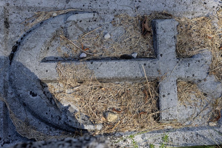 File:Cross carved on a tombstone in the historic cemetery of the Pieve di Castoia, Socchieve, Italy.jpg