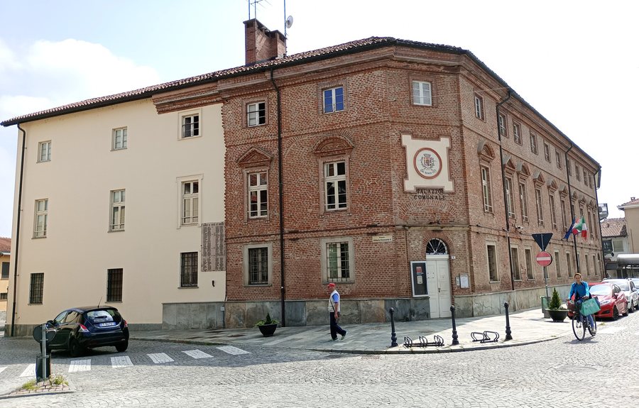 File:Municipio San Benigno Canavese 01.jpg