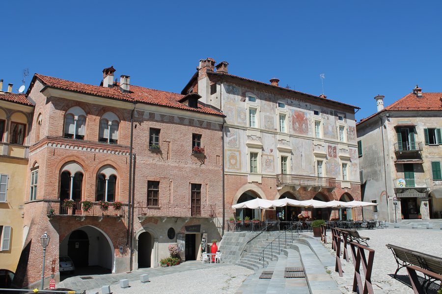 File:Mondovì-PalazzoGovernatore.jpg